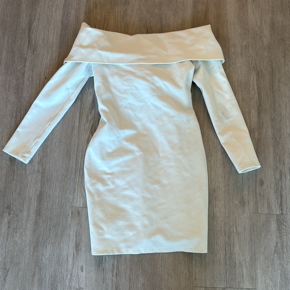 White Abercrombie Off the Shoulder Dress - Picture 4 of 4